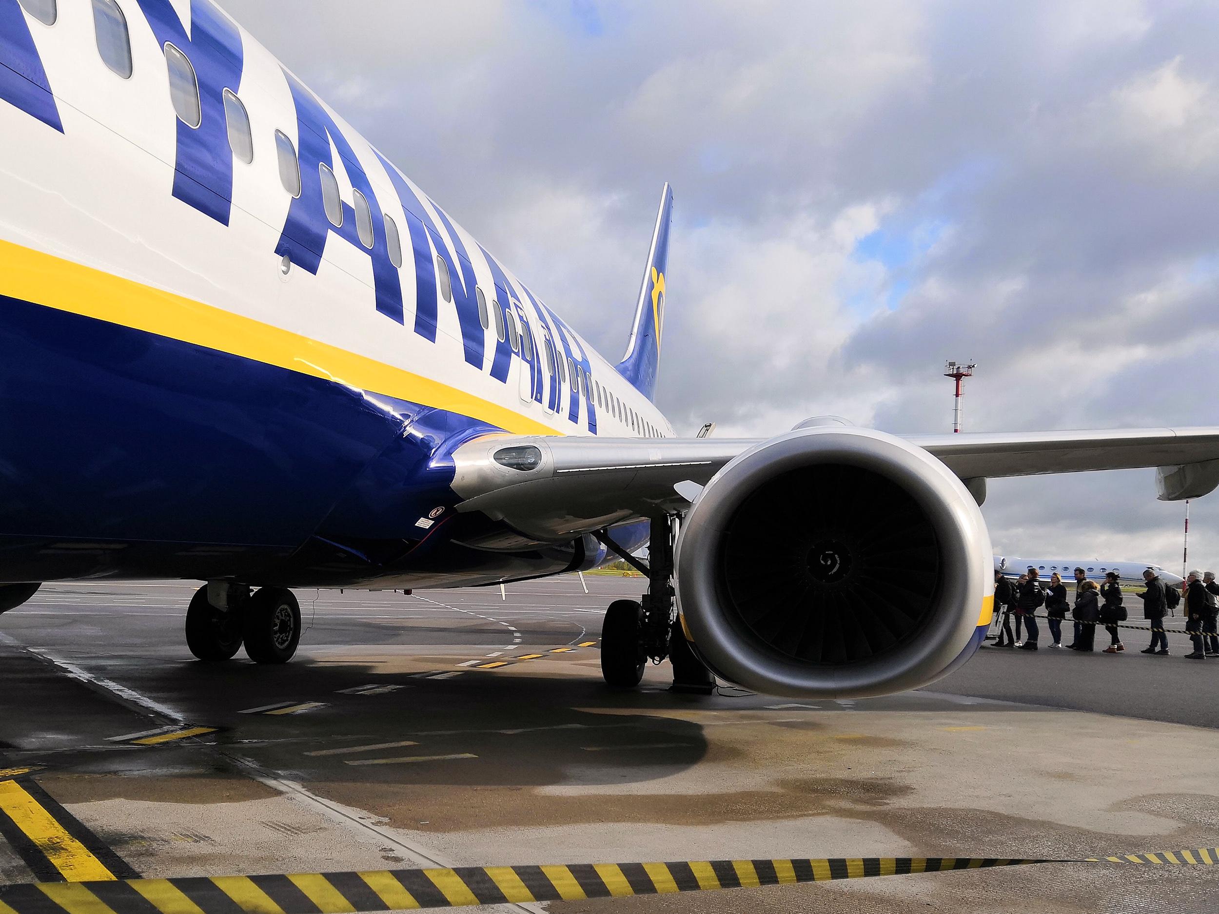 Утренняя погрузка в авиа маршрутку RyanAir