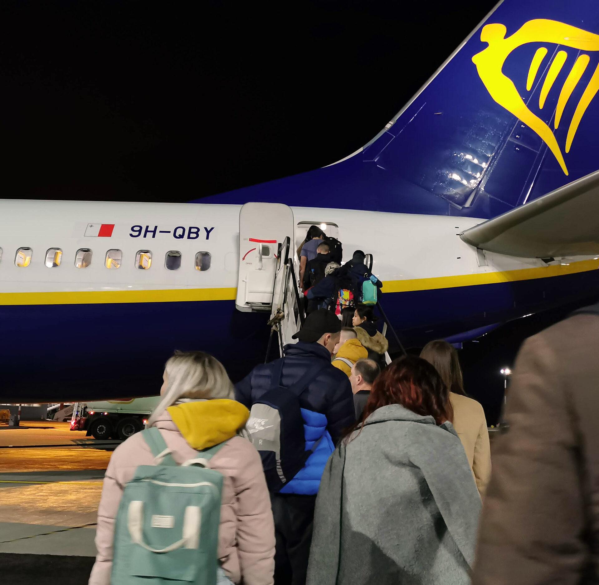 Ночная погрузка в авиа маршрутку RyanAir